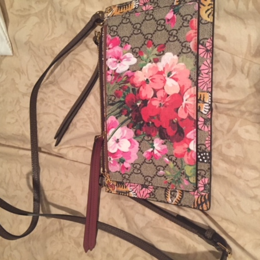 AUTHENTIC Gucci Dual Pouch Cross Body Bengal Bloom